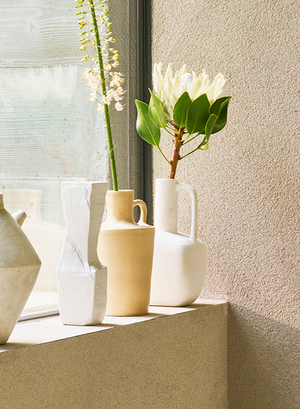 Alivio White Vase