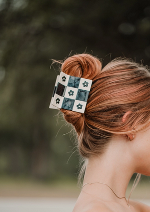 Daisy Patchwork Claw